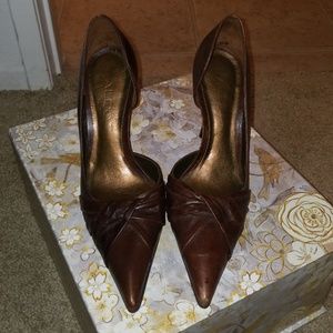 Aldo leather and bronze heels